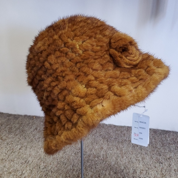 Knitted Mink Fur Hat with Rose - Picture 2 of 3